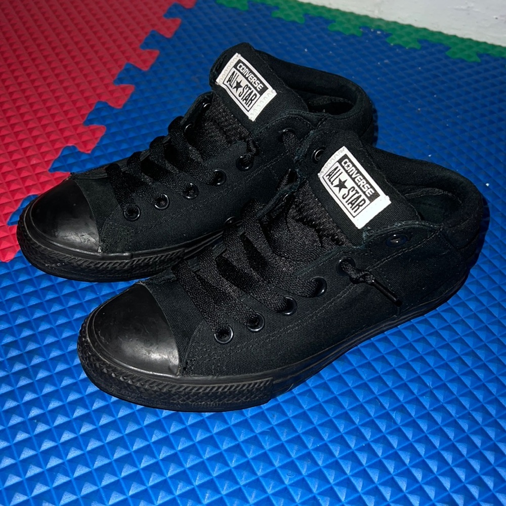 Big kid converse size 5